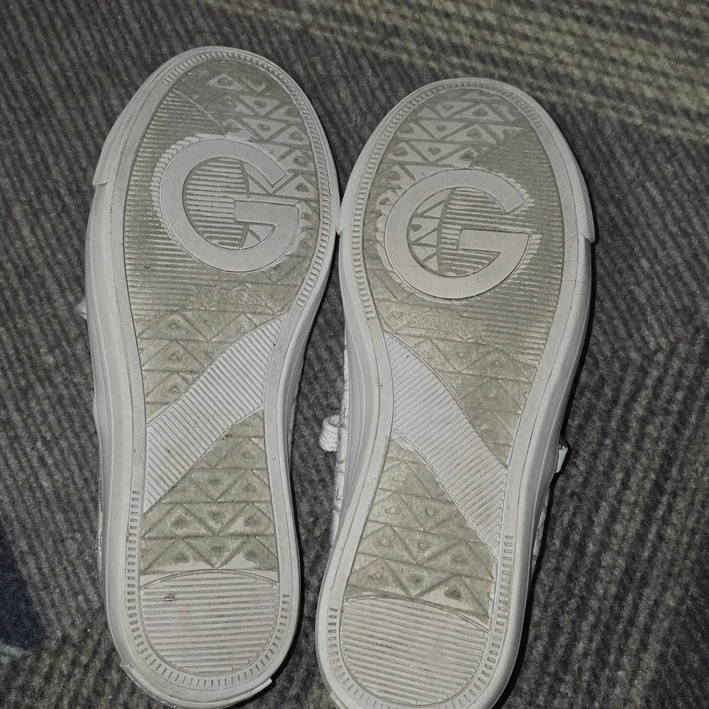 GBG‎ Los Angeles White Women's Sneakers